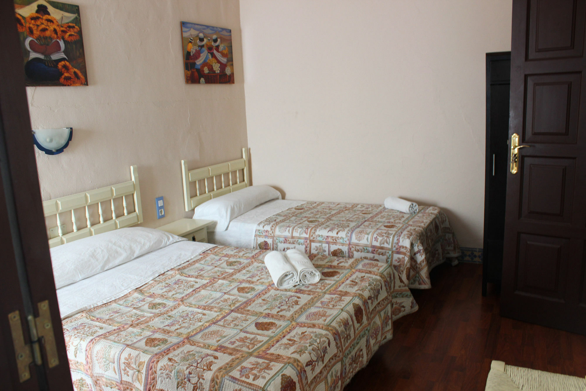 Pension Lisdos Seville Exterior photo
