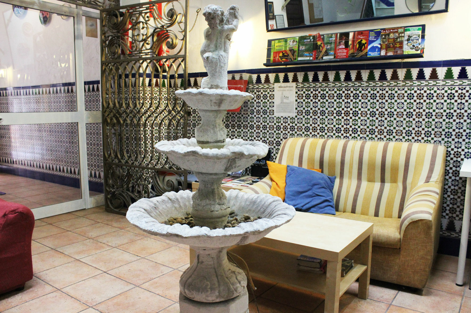 Pension Lisdos Seville Exterior photo
